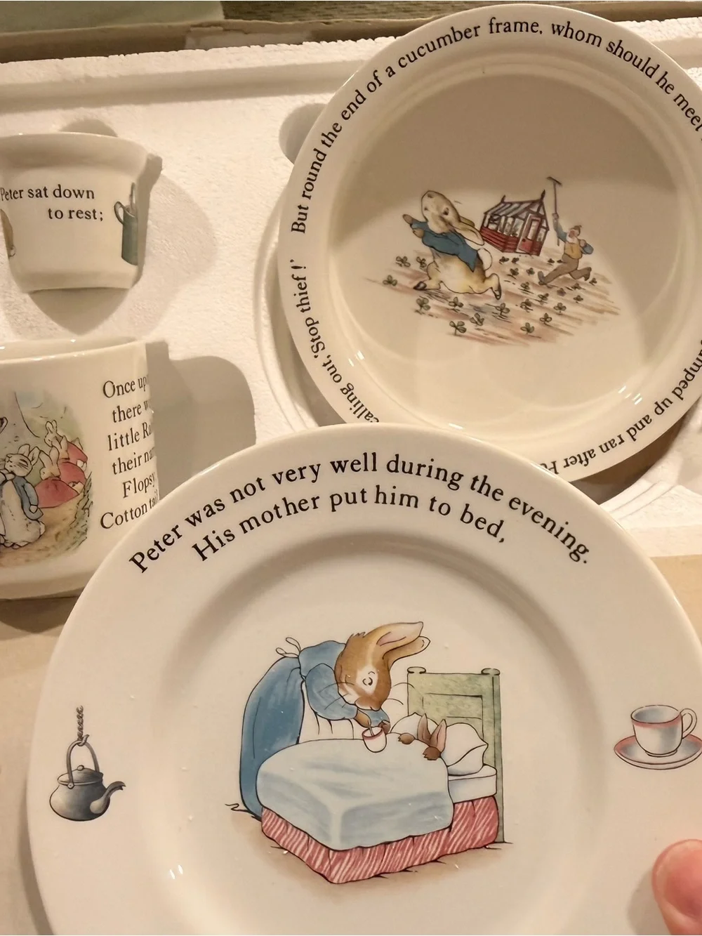 Rare EnglishBeatrix Potter Peter Rabbit 4 piece nursery set Wedgwood 1982 in box